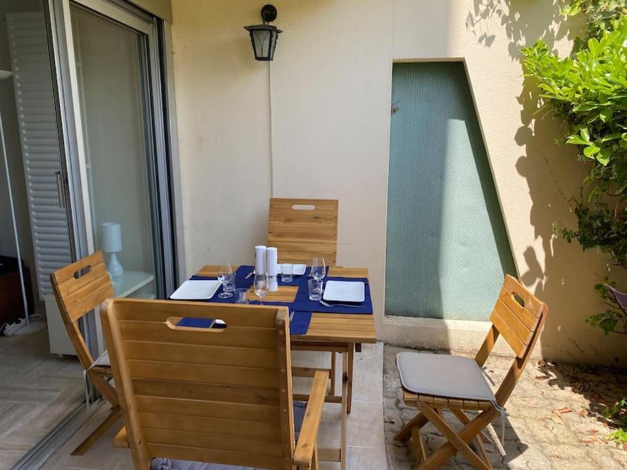 Studio Eleverca 3*- Rez De Jardin Terrasse - Axelle Loc'Appart Mandelieu-La Napoule Exterior photo
