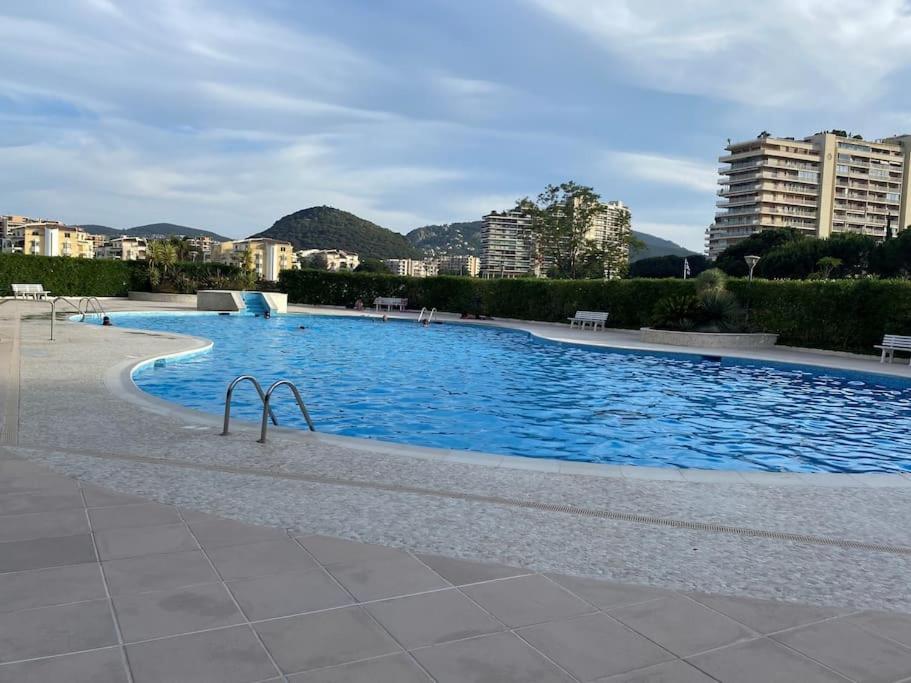 Studio Eleverca 3*- Rez De Jardin Terrasse - Axelle Loc'Appart Mandelieu-La Napoule Exterior photo